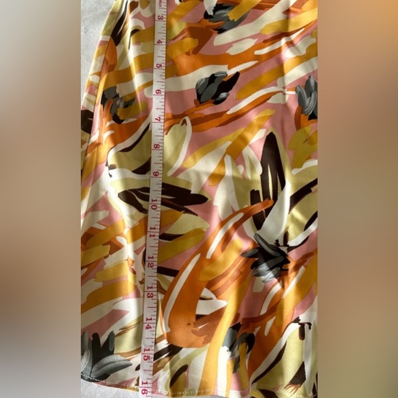 NWT - Lulu’s Pink/Orange Abstract Print Satin Mini Skirt - Size XS - Picture 8 of 11